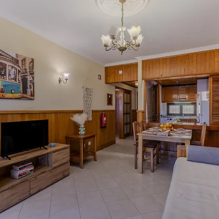 #366 Cozy 1br Retreat Private Balcony Apartman *